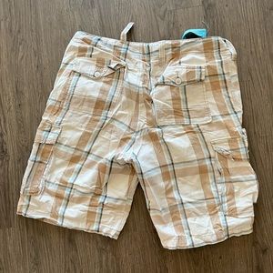 Men’s American Rag Beige Plaid Cargo Shorts (size 32)